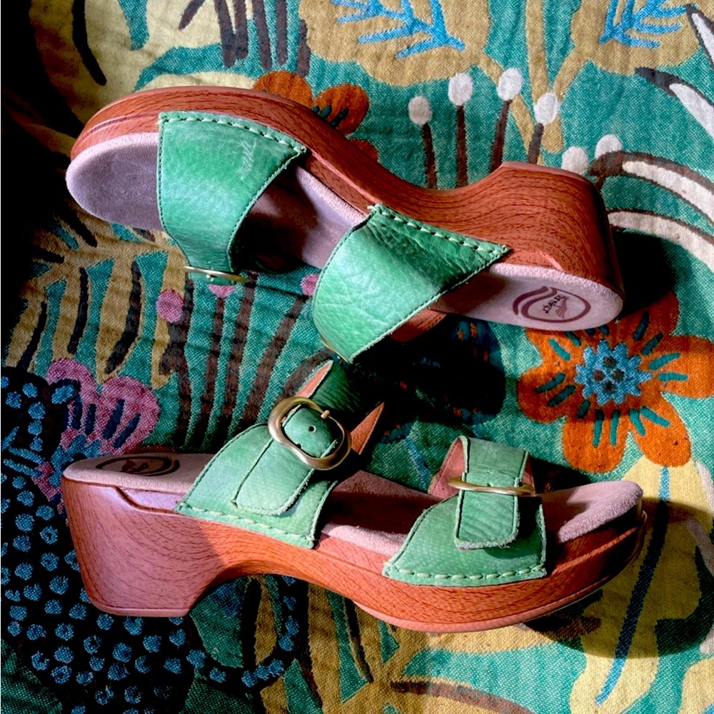 ❤️DANSKO❤️ Green Leather Sandals